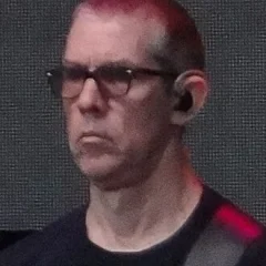 Eric Avery height profile photo