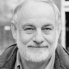 Eric Carle height profile photo