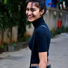 Erica Fernandes height profile photo
