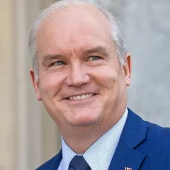 Erin O'Toole height profile photo