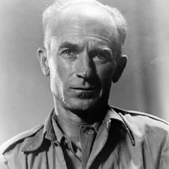 Ernie Pyle height profile photo