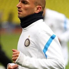 Esteban Cambiasso height profile photo