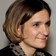 Esther Duflo height profile photo