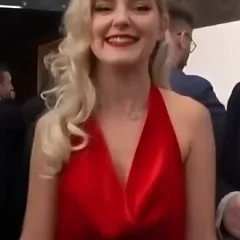 Eva Elfie height profile photo