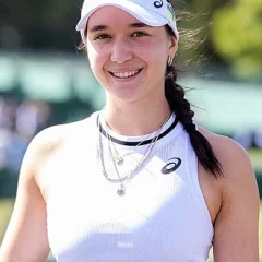 Eva Lys height profile photo
