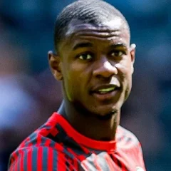 Evan Ndicka height profile photo