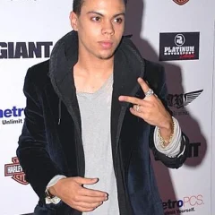 Evan Ross height profile photo