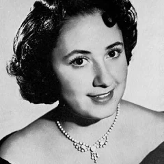 Evita Muñoz height profile photo
