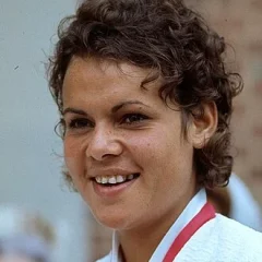 Evonne Goolagong Cawley height profile photo