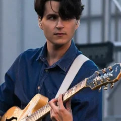 Ezra Koenig height profile photo