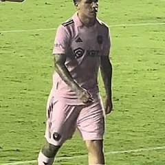 Facundo Farías height profile photo