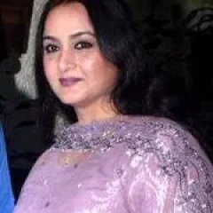 Farah (actress) height profile photo