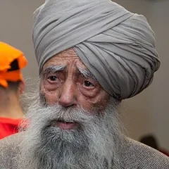 Fauja Singh height profile photo