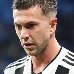 Federico Bernardeschi height profile photo