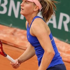 Fiona Ferro height profile photo
