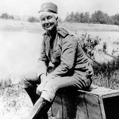 Flora Sandes height profile photo