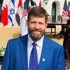 Frank Luntz height profile photo