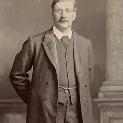 Frank Russell, 2nd Earl Russell height profile photo