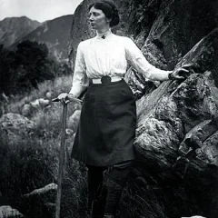 Freda Du Faur height profile photo