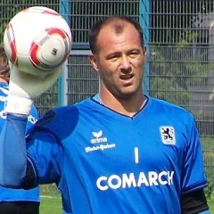 Gábor Király height profile photo