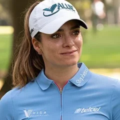 Gaby López height profile photo
