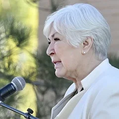 Gail Miller (businesswoman) height profile photo