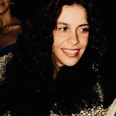 Gal Costa height profile photo
