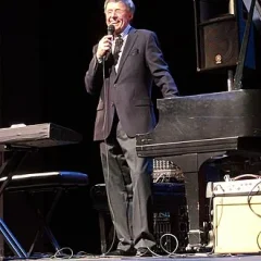 Gap Mangione height profile photo