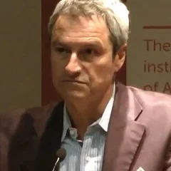 Gavin Esler height profile photo