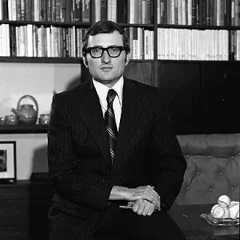 Gene Budig height profile photo