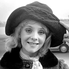 Genevieve Waite height profile photo