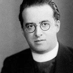 Georges Lemaître height profile photo