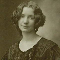 Gerda Wegener height profile photo