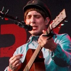 Gerry Cinnamon height profile photo