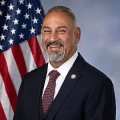 Gil Cisneros height profile photo