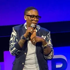 Gina Yashere height profile photo