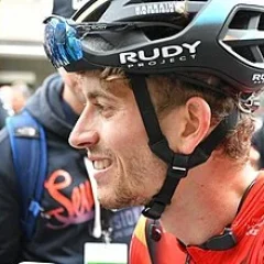 Gino Mäder height profile photo
