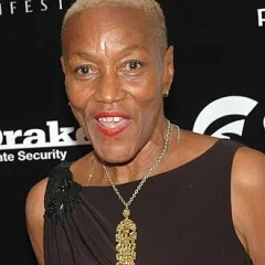 Gloria Jones height profile photo