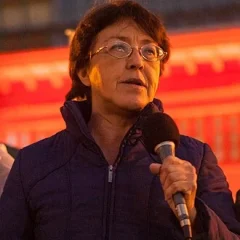 Gloria La Riva height profile photo