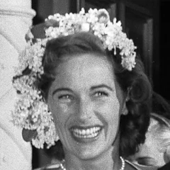 Gloria Stewart height profile photo