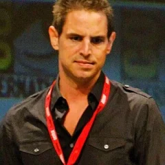 Greg Berlanti height profile photo