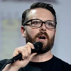 Greg Miller (host) height profile photo