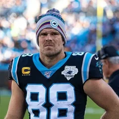 Greg Olsen (American football) height profile photo
