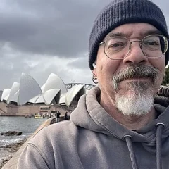 Greg Rucka height profile photo