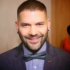 Guillermo Díaz (actor) height profile photo