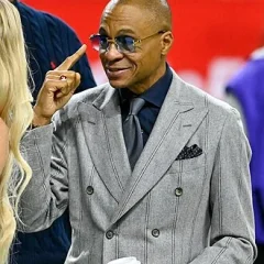 Gus Johnson (sportscaster) height profile photo