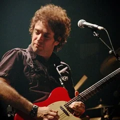 Gustavo Cerati height profile photo