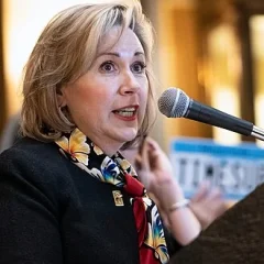 Gwen Walz height profile photo
