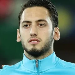 Hakan Çalhanoğlu height profile photo
