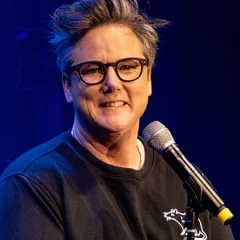 Hannah Gadsby height profile photo